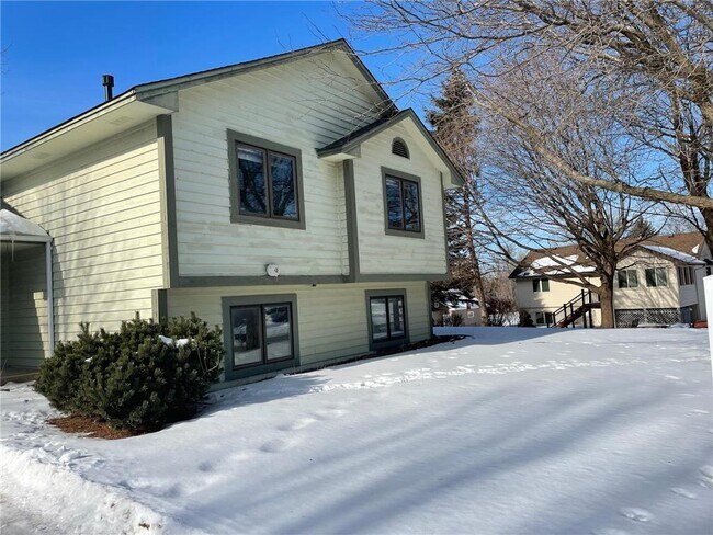 Foto del edificio - 4505 Hay Lake Rd S