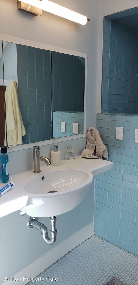 Building Photo - 3 br, 2.5 bath House - 157 Babcock St #3