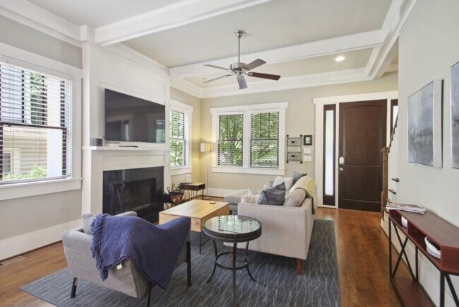 Foto del edificio - 519 N Highland Ave NE