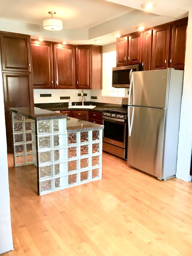 Cocina - 2622 W Argyle St