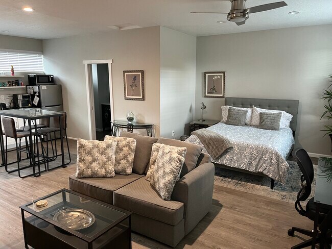 Foto del edificio - 241 E 36th St