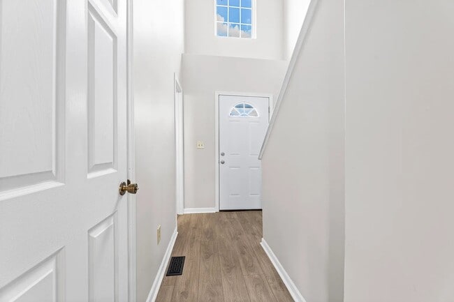 Foto del edificio - 328 Regency Ave