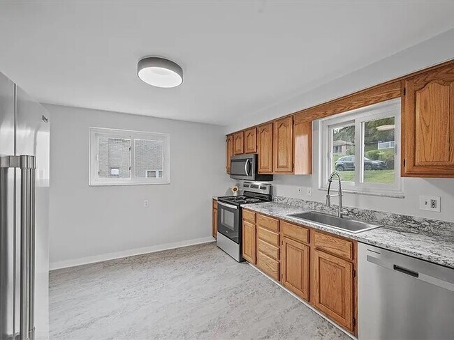Building Photo - 1423 Lakeside Dr