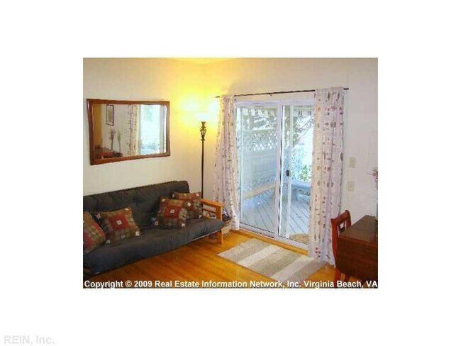 Building Photo - LARCHMONT