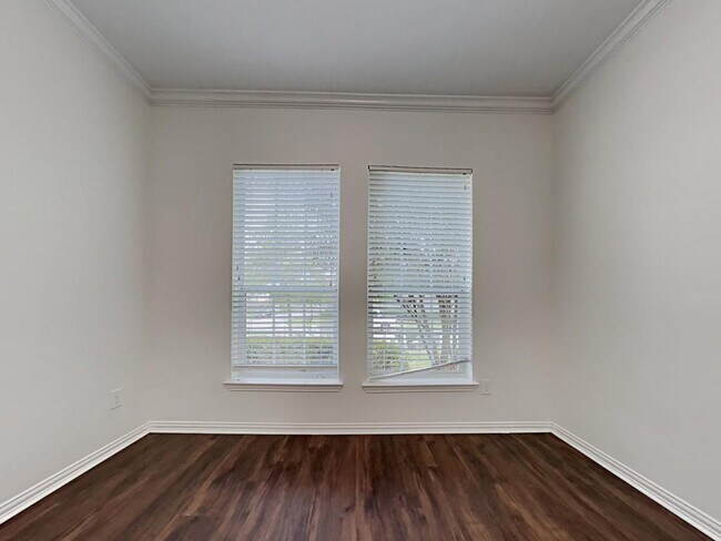 Foto del edificio - 2213 Oak Cir Dr N