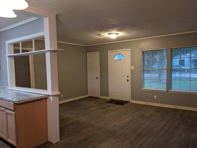 Photo - 6831 St Augustine St House