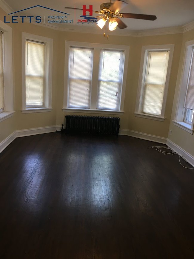 Foto del edificio - 1 BDRM 1 BTH APARTMENT- Heat Included