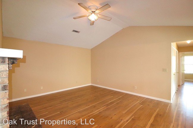 Building Photo - 3 br, 2 bath House - 403 B Converse Court