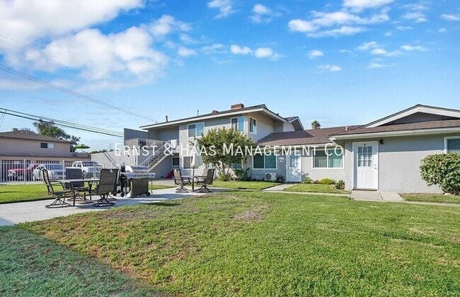 Photo - 17071 Oak Ln Apartment