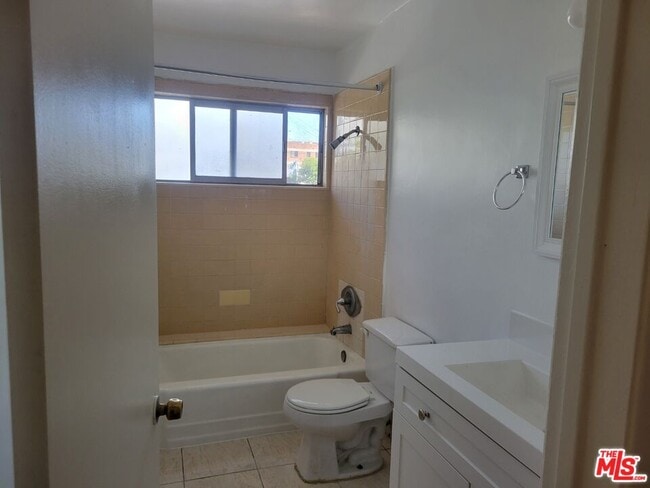 Building Photo - 320 S Hobart Blvd