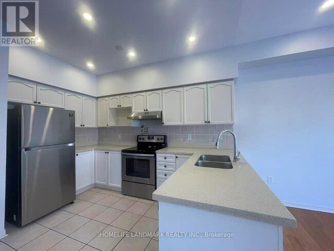 Photo du bâtiment - 53 Ralph Chalmers Ave