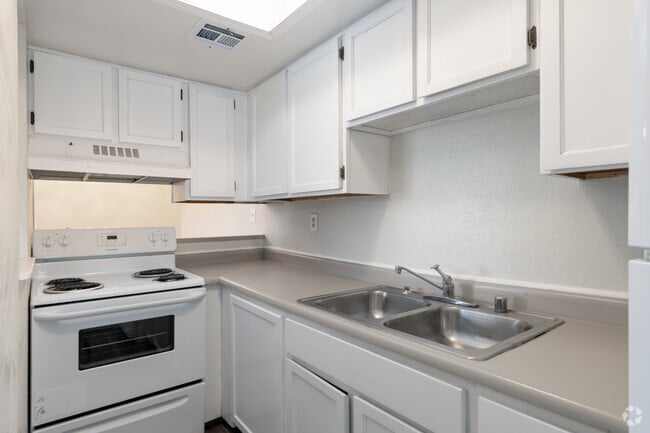 2BR, 1BA - 870SF2 - Cocina - Paseo Park Apartments