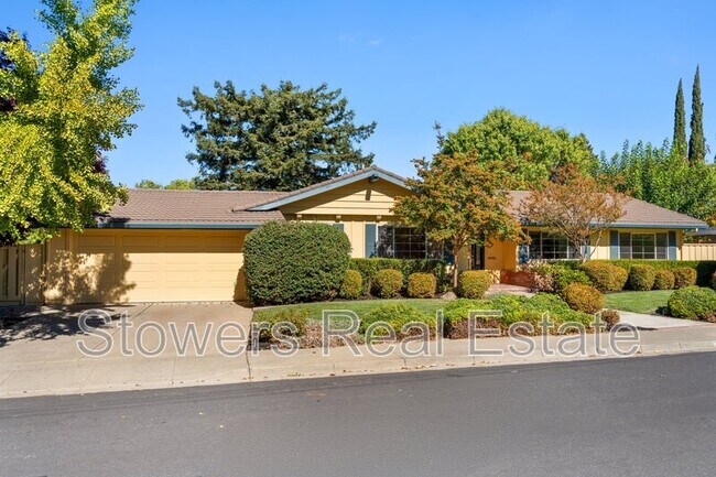 Foto del edificio - 530 Dover Dr