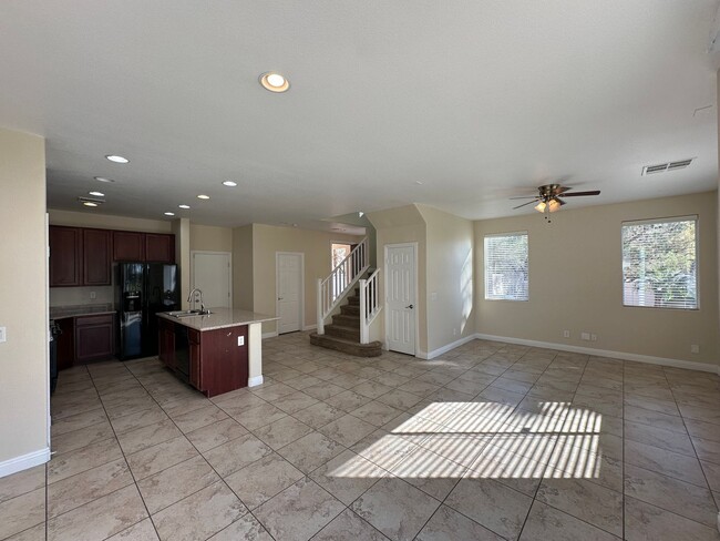 Building Photo - Rhodes Ranch