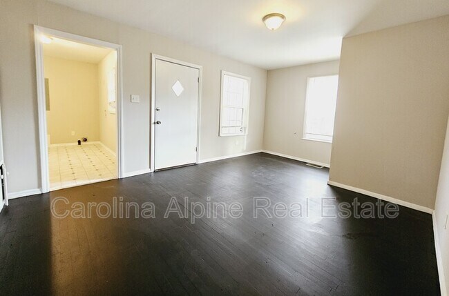 Building Photo - 800 Marble St