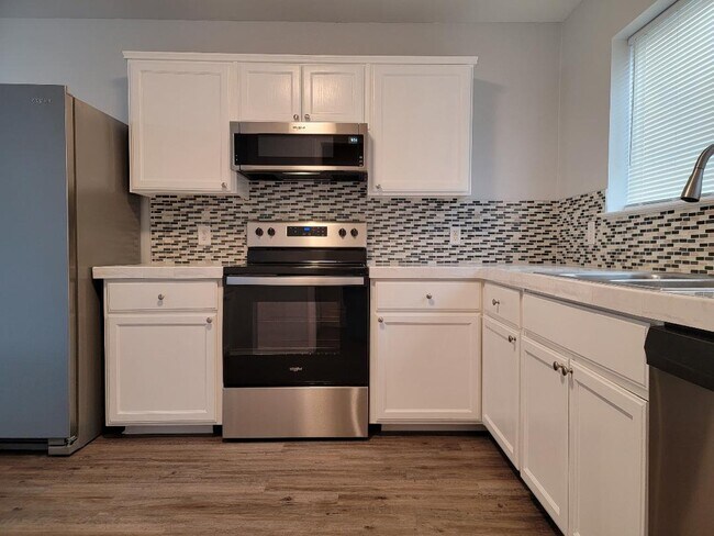 Equipo - 3016 Princeton Ave