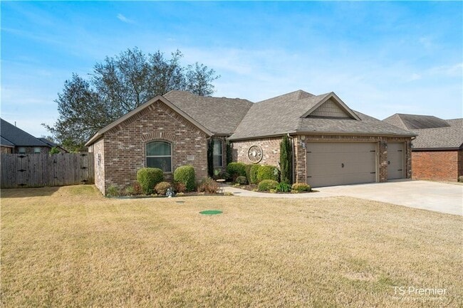 Building Photo - 202 Pebble Beach Dr