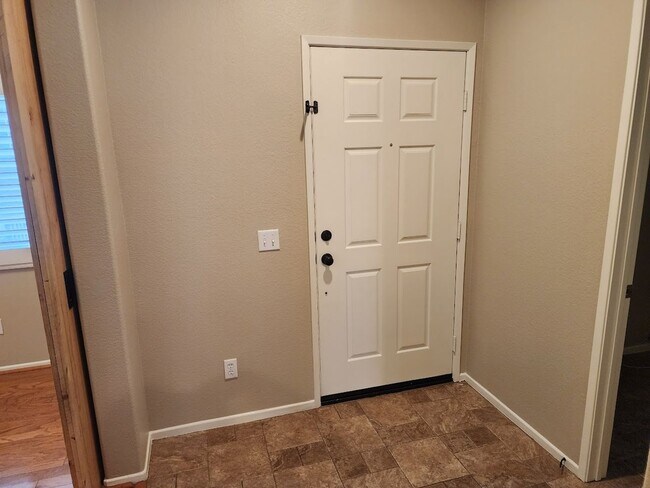 Foto del edificio - Murrieta 2 Bedroom Townhome + Office, Loft and 2 Car Garage