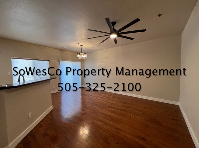 Foto del edificio - Gorgeous Townhome in Central Farmington with Three Bedroom Plus an Office
