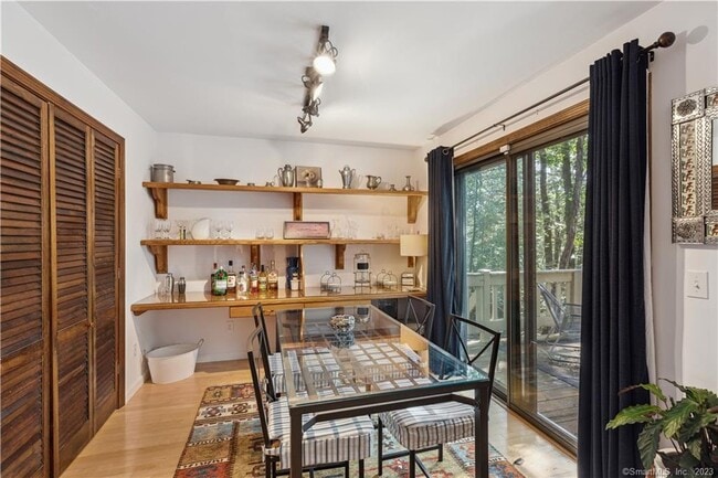 Building Photo - 324 Cliffside Dr