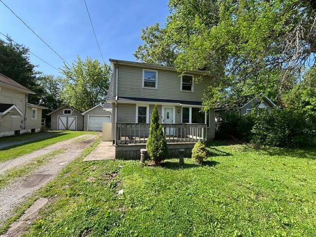 Building Photo - 521 W Vinyard St
