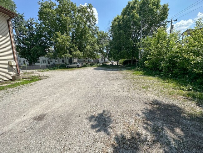 Interior Photo - 321 Stanton