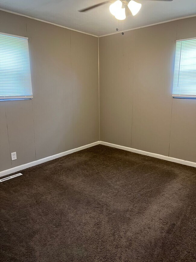 Foto del edificio - 3709-3711 Kinnear Ave