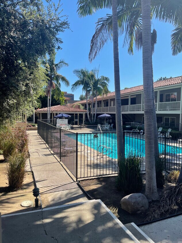 Foto principal - 555 S La Veta Park Cir