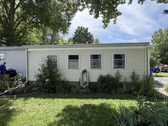 Building Photo - 329 Bahama Cir