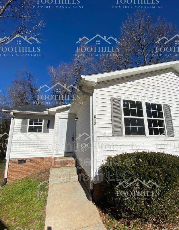 Primary Photo - 613 N Pointe Creek
