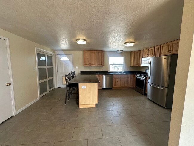 Building Photo - 10725 Santa Fe Rd