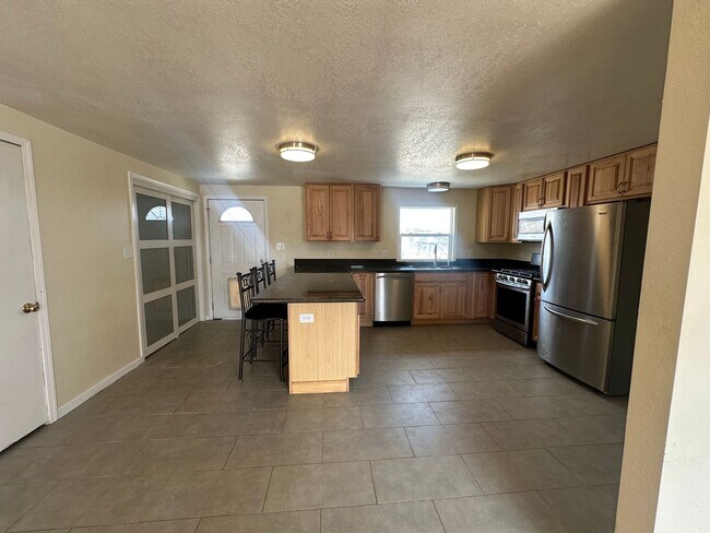 Foto del edificio - 10725 Santa Fe Rd