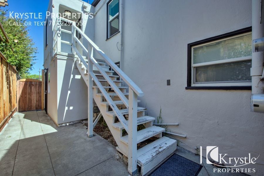 Primary Photo - Cute, updated apartment