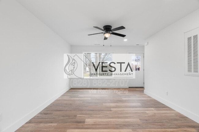 Building Photo - 61 Scates St