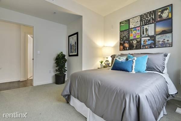 Building Photo - 3 br, 2 bath  - 10 10th St Apt 57
