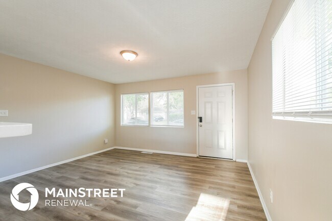 Building Photo - 4924 Leone Dr