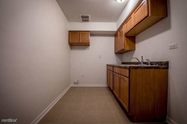 Building Photo - 2 br, 1 bath Apartment - 10933 S Vernon Ave