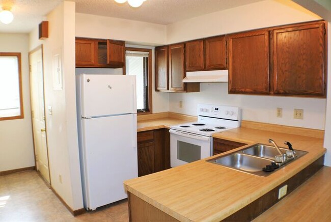 Foto del edificio - $1100 | 2 Bedroom, 1 Bathroom Condo | Cat ...