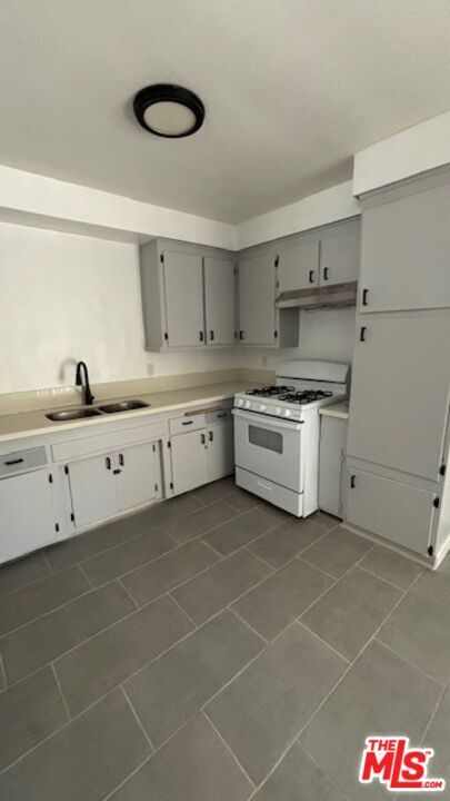 Building Photo - 8759 Tobias Ave