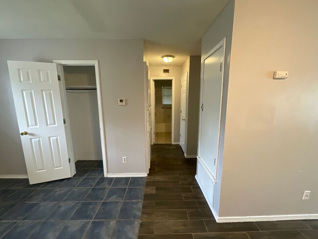 Foto del edificio - 2 Bed 1 Bath