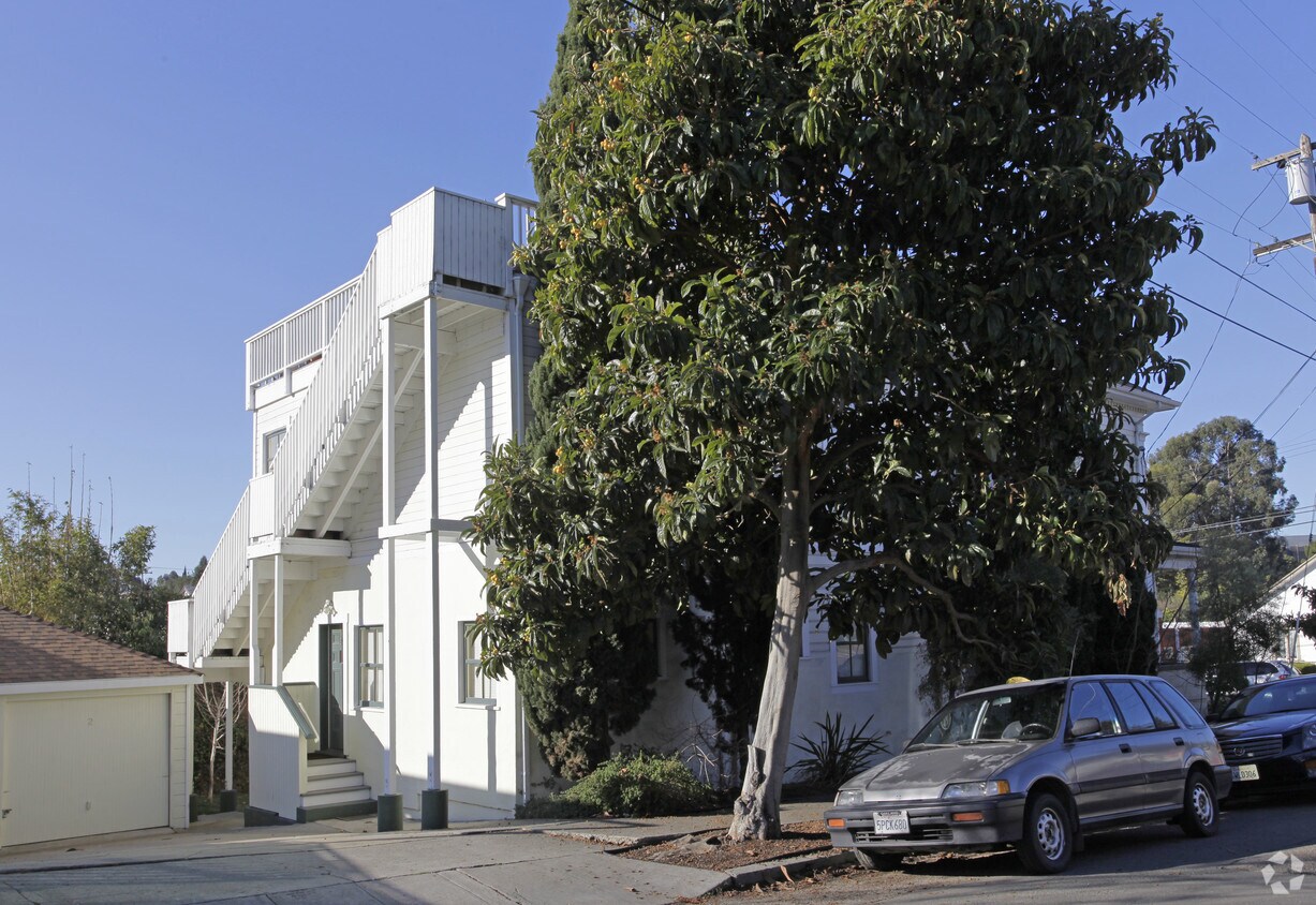 Building Photo - 3084 22nd Ave