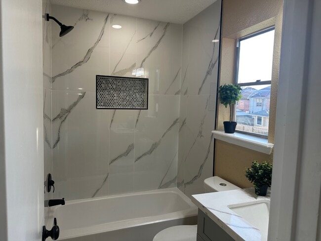 Building Photo - 147 Cotton Dr