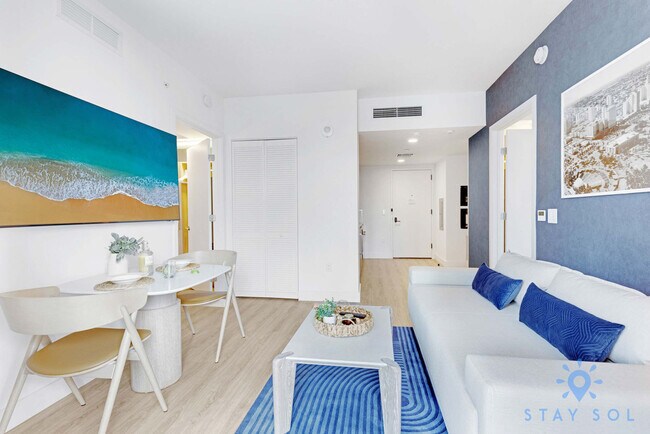 Building Photo - 601 NE 1st Ave