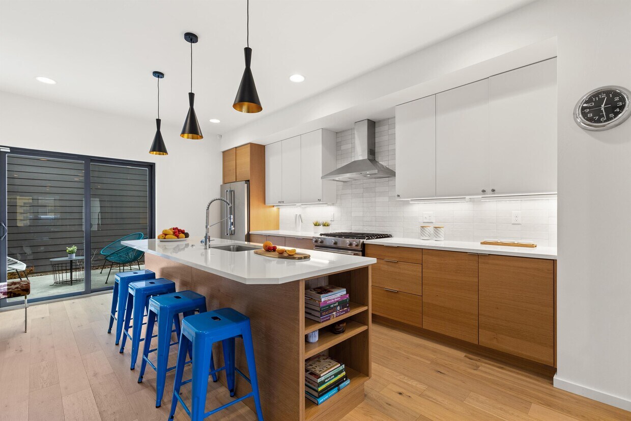 Primary Photo - 324 N 3rd Ave
