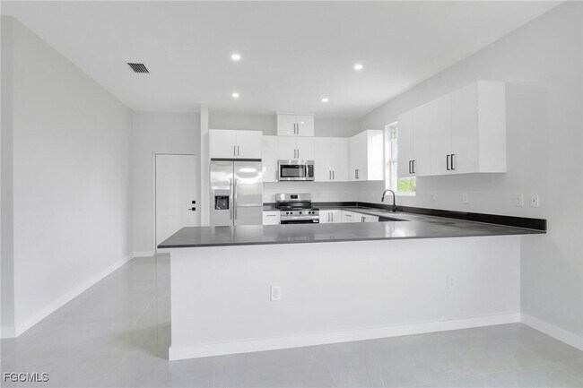 Building Photo - 1072 Norton Ave S