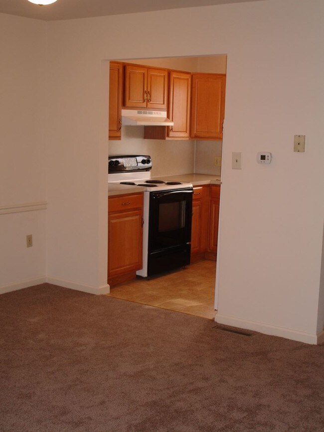 Building Photo - 1637 CHADWICK Cir