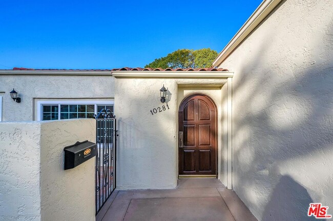 Building Photo - 10281 Dunleer Dr