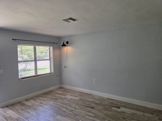 Foto del edificio - 2205 S Park Ave