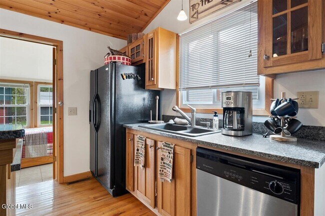 Foto del edificio - 27 Holly Ln