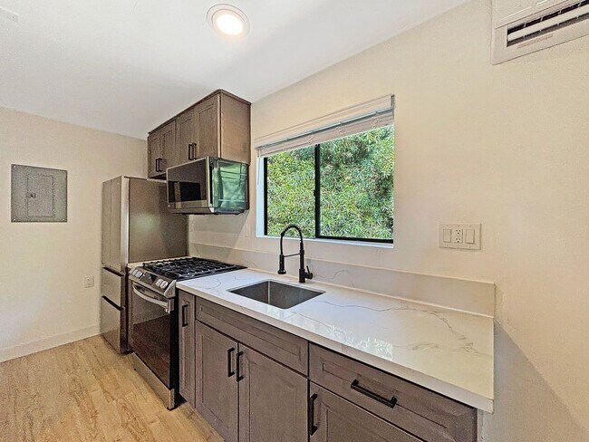 Foto del edificio - Charming 1BD/1BA Home in North Park W/ W/D...